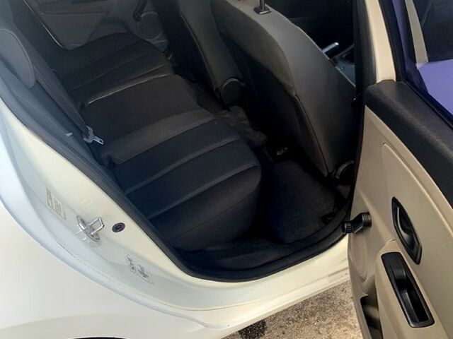 Белый Рено Меган, объемом двигателя 1.5 л и пробегом 252 тыс. км за 5200 $, фото 5 на Automoto.ua