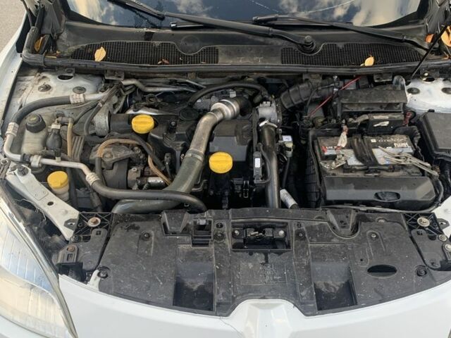 Белый Рено Меган, объемом двигателя 1.5 л и пробегом 252 тыс. км за 5200 $, фото 5 на Automoto.ua