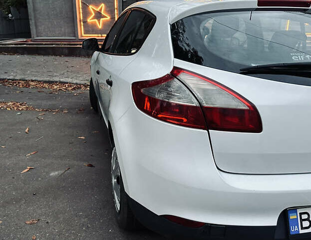 Белый Рено Меган, объемом двигателя 1.46 л и пробегом 294 тыс. км за 5800 $, фото 2 на Automoto.ua