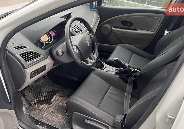 Білий Рено Меган, об'ємом двигуна 1.46 л та пробігом 303 тис. км за 5200 $, фото 3 на Automoto.ua