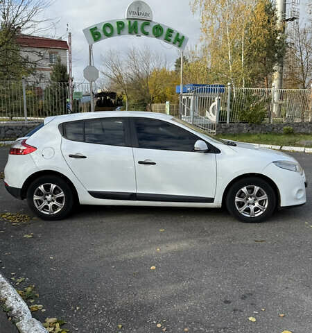 Белый Рено Меган, объемом двигателя 1.46 л и пробегом 320 тыс. км за 5700 $, фото 11 на Automoto.ua