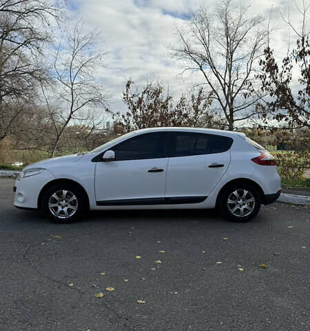 Белый Рено Меган, объемом двигателя 1.46 л и пробегом 320 тыс. км за 5700 $, фото 4 на Automoto.ua