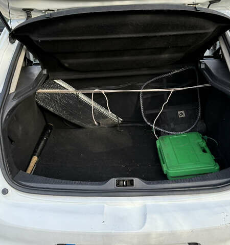 Белый Рено Меган, объемом двигателя 1.46 л и пробегом 320 тыс. км за 5700 $, фото 25 на Automoto.ua