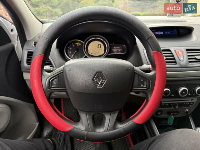 Рено Меган 2010 у Тернополі на Automoto.ua Білий Рено Меган, об'ємом двигуна 1.5 л та пробігом 247 тис. км за 5433 $, фото 23 на Automoto.ua