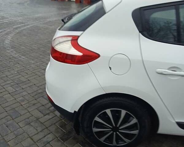 Белый Рено Меган, объемом двигателя 1.6 л и пробегом 208 тыс. км за 4850 $, фото 1 на Automoto.ua