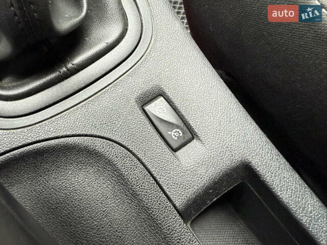 Белый Рено Меган, объемом двигателя 1.5 л и пробегом 247 тыс. км за 5433 $, фото 33 на Automoto.ua