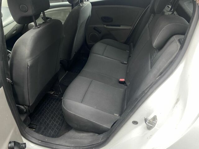 Белый Рено Меган, объемом двигателя 1.5 л и пробегом 210 тыс. км за 6200 $, фото 11 на Automoto.ua