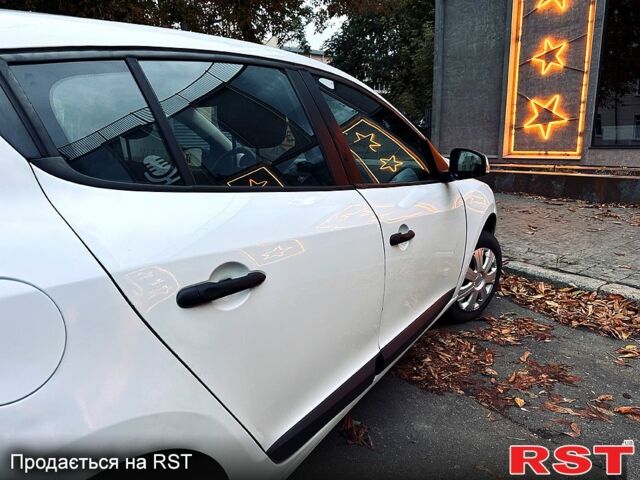 Белый Рено Меган, объемом двигателя 1.5 л и пробегом 294 тыс. км за 5300 $, фото 3 на Automoto.ua