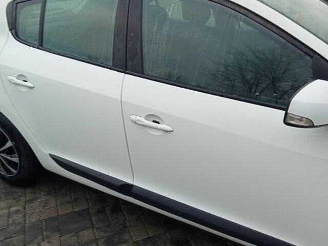 Белый Рено Меган, объемом двигателя 1.6 л и пробегом 208 тыс. км за 4850 $, фото 4 на Automoto.ua