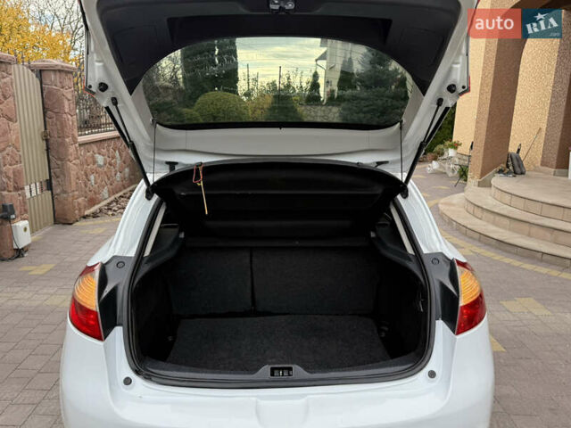 Белый Рено Меган, объемом двигателя 1.5 л и пробегом 247 тыс. км за 5433 $, фото 41 на Automoto.ua