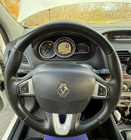 Белый Рено Меган, объемом двигателя 1.46 л и пробегом 320 тыс. км за 5700 $, фото 18 на Automoto.ua