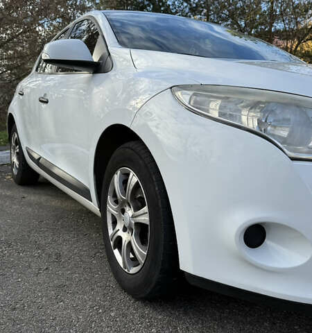 Белый Рено Меган, объемом двигателя 1.46 л и пробегом 320 тыс. км за 5700 $, фото 12 на Automoto.ua