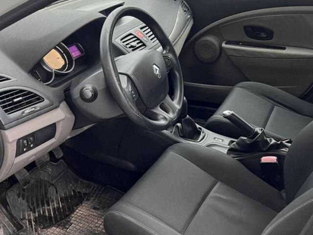 Белый Рено Меган, объемом двигателя 1.5 л и пробегом 303 тыс. км за 5200 $, фото 5 на Automoto.ua