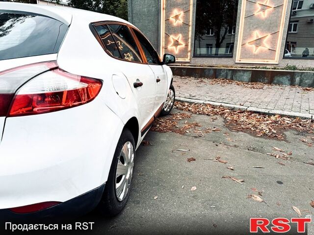 Белый Рено Меган, объемом двигателя 1.5 л и пробегом 294 тыс. км за 5300 $, фото 2 на Automoto.ua