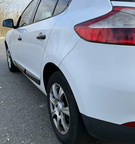 Белый Рено Меган, объемом двигателя 1.46 л и пробегом 320 тыс. км за 5700 $, фото 5 на Automoto.ua