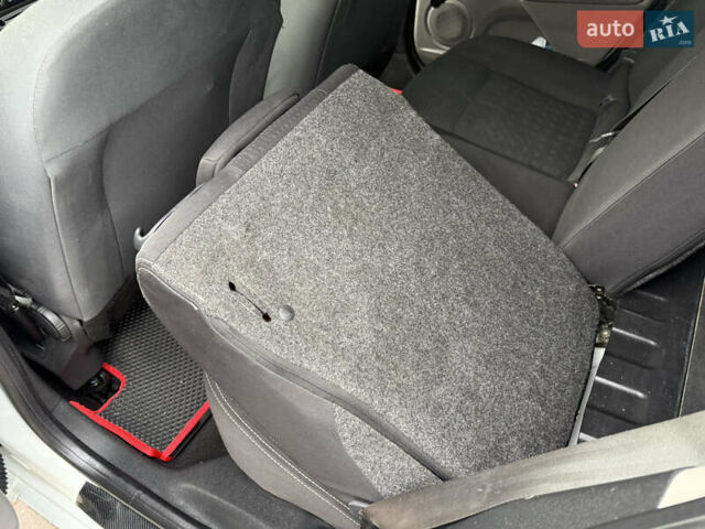 Белый Рено Меган, объемом двигателя 1.5 л и пробегом 247 тыс. км за 5433 $, фото 38 на Automoto.ua