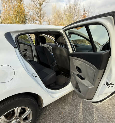 Белый Рено Меган, объемом двигателя 1.46 л и пробегом 320 тыс. км за 5700 $, фото 26 на Automoto.ua