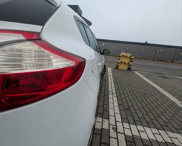 Белый Рено Меган, объемом двигателя 1.6 л и пробегом 206 тыс. км за 5300 $, фото 4 на Automoto.ua