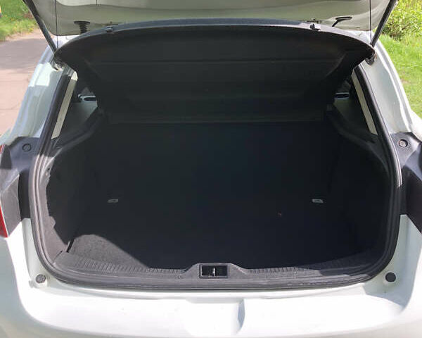 Білий Рено Меган, об'ємом двигуна 1.5 л та пробігом 192 тис. км за 5800 $, фото 8 на Automoto.ua