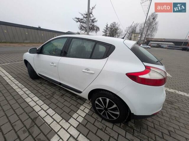 Белый Рено Меган, объемом двигателя 1.6 л и пробегом 206 тыс. км за 5300 $, фото 8 на Automoto.ua