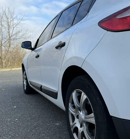 Белый Рено Меган, объемом двигателя 1.46 л и пробегом 320 тыс. км за 5700 $, фото 6 на Automoto.ua