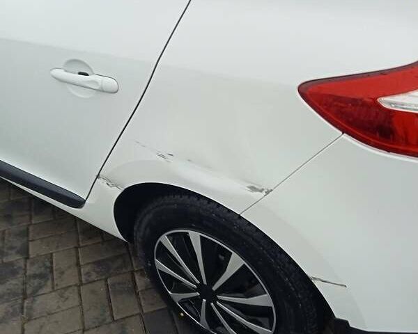 Белый Рено Меган, объемом двигателя 1.6 л и пробегом 208 тыс. км за 4850 $, фото 3 на Automoto.ua