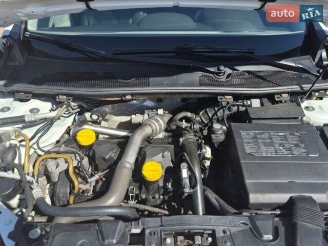 Белый Рено Меган, объемом двигателя 1.5 л и пробегом 242 тыс. км за 5999 $, фото 17 на Automoto.ua