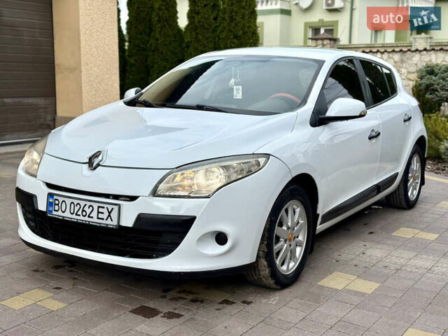 Белый Рено Меган, объемом двигателя 1.5 л и пробегом 247 тыс. км за 5433 $, фото 5 на Automoto.ua