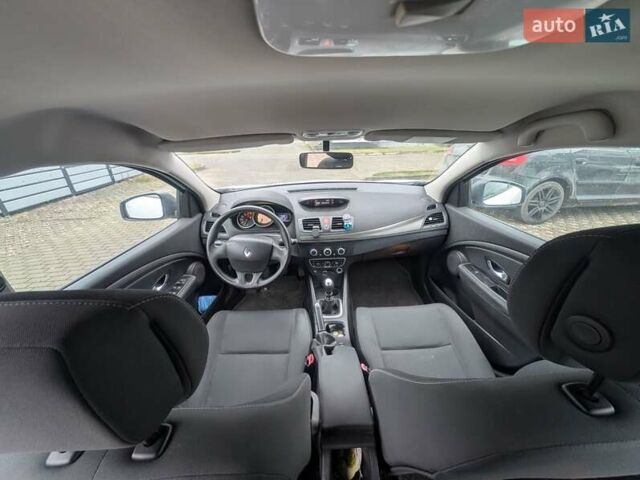 Белый Рено Меган, объемом двигателя 1.6 л и пробегом 206 тыс. км за 5300 $, фото 13 на Automoto.ua