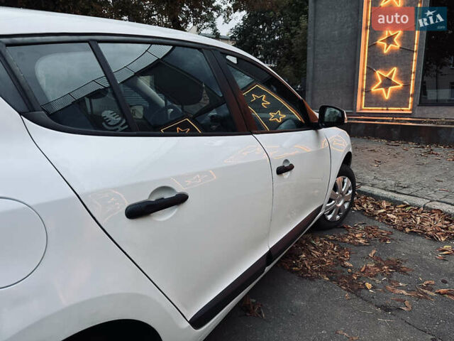 Белый Рено Меган, объемом двигателя 1.46 л и пробегом 294 тыс. км за 5800 $, фото 4 на Automoto.ua