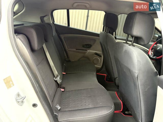 Белый Рено Меган, объемом двигателя 1.5 л и пробегом 247 тыс. км за 5433 $, фото 45 на Automoto.ua