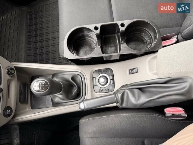 Білий Рено Меган, об'ємом двигуна 1.46 л та пробігом 230 тис. км за 6250 $, фото 29 на Automoto.ua