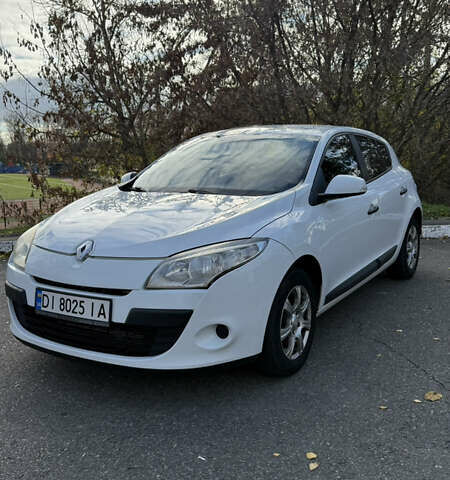 Белый Рено Меган, объемом двигателя 1.46 л и пробегом 320 тыс. км за 5700 $, фото 2 на Automoto.ua