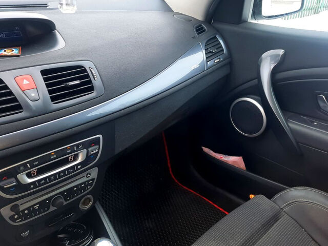 Білий Рено Меган, об'ємом двигуна 1.4 л та пробігом 210 тис. км за 6500 $, фото 13 на Automoto.ua