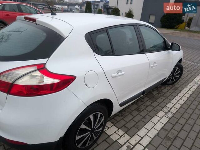 Белый Рено Меган, объемом двигателя 1.6 л и пробегом 206 тыс. км за 5300 $, фото 1 на Automoto.ua