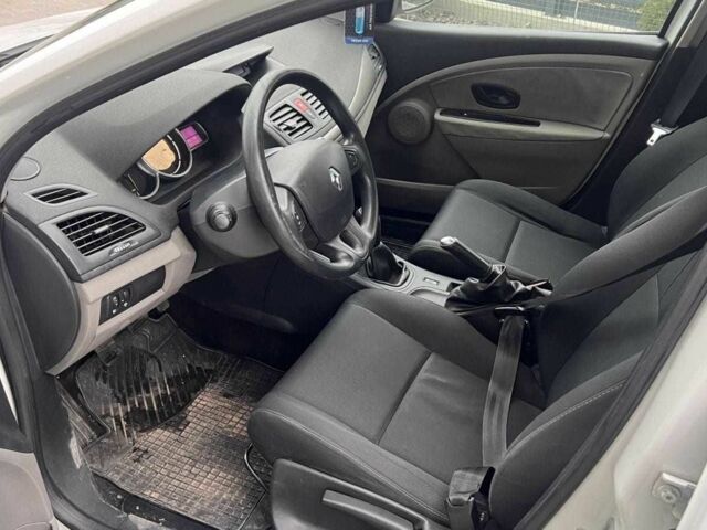 Белый Рено Меган, объемом двигателя 1.5 л и пробегом 303 тыс. км за 5200 $, фото 15 на Automoto.ua