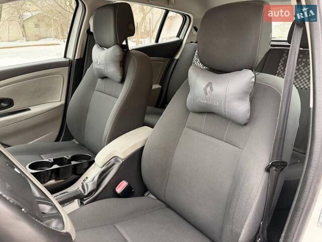 Білий Рено Меган, об'ємом двигуна 1.46 л та пробігом 230 тис. км за 6250 $, фото 31 на Automoto.ua