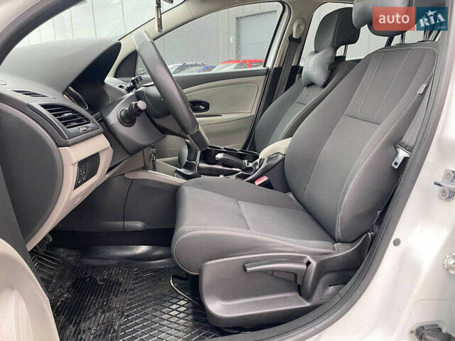 Белый Рено Меган, объемом двигателя 1.5 л и пробегом 231 тыс. км за 6590 $, фото 13 на Automoto.ua