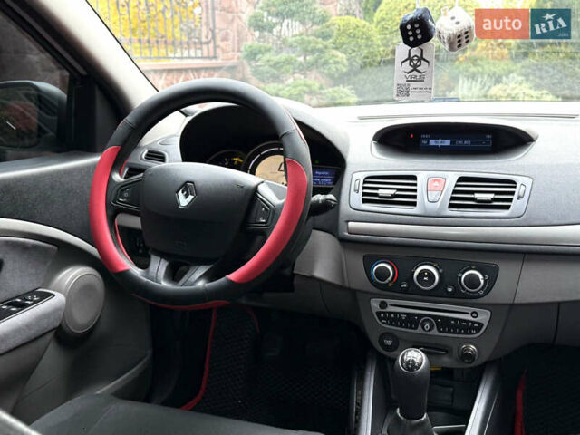 Белый Рено Меган, объемом двигателя 1.5 л и пробегом 247 тыс. км за 5433 $, фото 48 на Automoto.ua