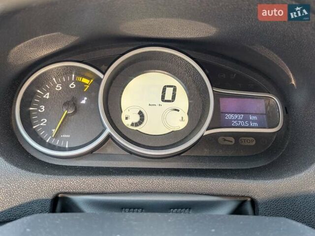 Белый Рено Меган, объемом двигателя 1.6 л и пробегом 206 тыс. км за 5300 $, фото 15 на Automoto.ua
