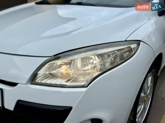 Белый Рено Меган, объемом двигателя 1.5 л и пробегом 247 тыс. км за 5433 $, фото 14 на Automoto.ua