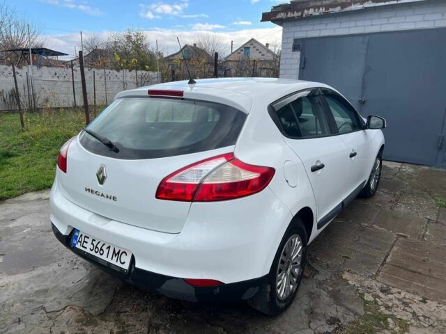 Белый Рено Меган, объемом двигателя 1.5 л и пробегом 210 тыс. км за 5500 $, фото 1 на Automoto.ua