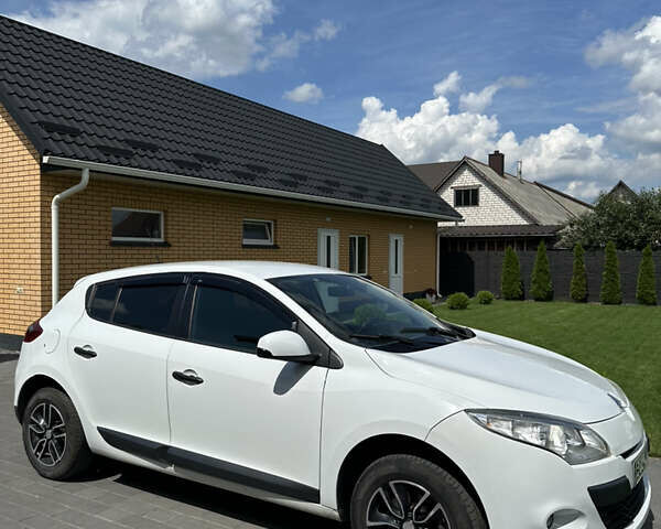 Белый Рено Меган, объемом двигателя 1.5 л и пробегом 265 тыс. км за 6300 $, фото 8 на Automoto.ua