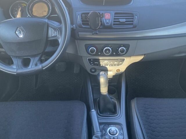 Білий Рено Меган, об'ємом двигуна 1.5 л та пробігом 350 тис. км за 6000 $, фото 3 на Automoto.ua