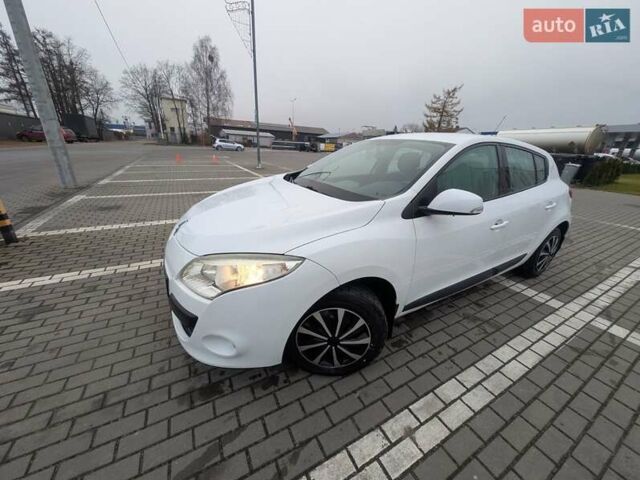 Белый Рено Меган, объемом двигателя 1.6 л и пробегом 206 тыс. км за 5300 $, фото 11 на Automoto.ua