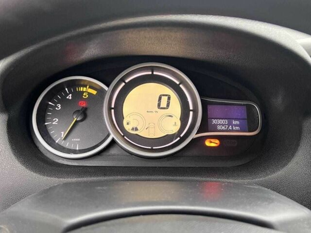 Белый Рено Меган, объемом двигателя 1.5 л и пробегом 303 тыс. км за 5200 $, фото 13 на Automoto.ua