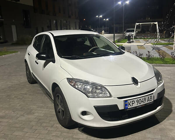 Белый Рено Меган, объемом двигателя 1.6 л и пробегом 239 тыс. км за 6999 $, фото 1 на Automoto.ua