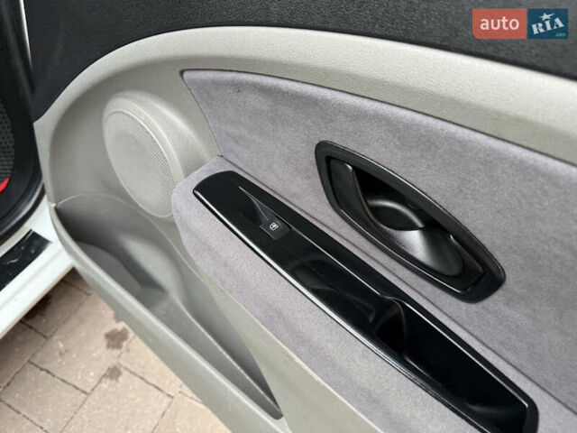 Белый Рено Меган, объемом двигателя 1.5 л и пробегом 247 тыс. км за 5433 $, фото 51 на Automoto.ua