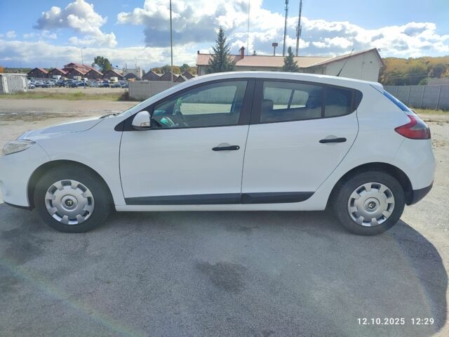 Белый Рено Меган, объемом двигателя 1.5 л и пробегом 240 тыс. км за 6300 $, фото 4 на Automoto.ua