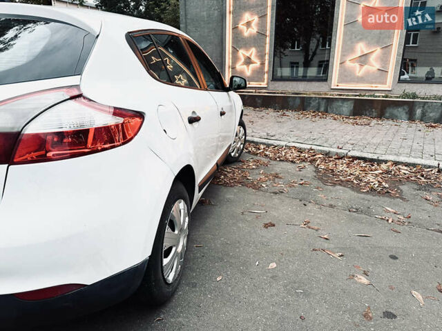 Белый Рено Меган, объемом двигателя 1.46 л и пробегом 294 тыс. км за 5800 $, фото 3 на Automoto.ua